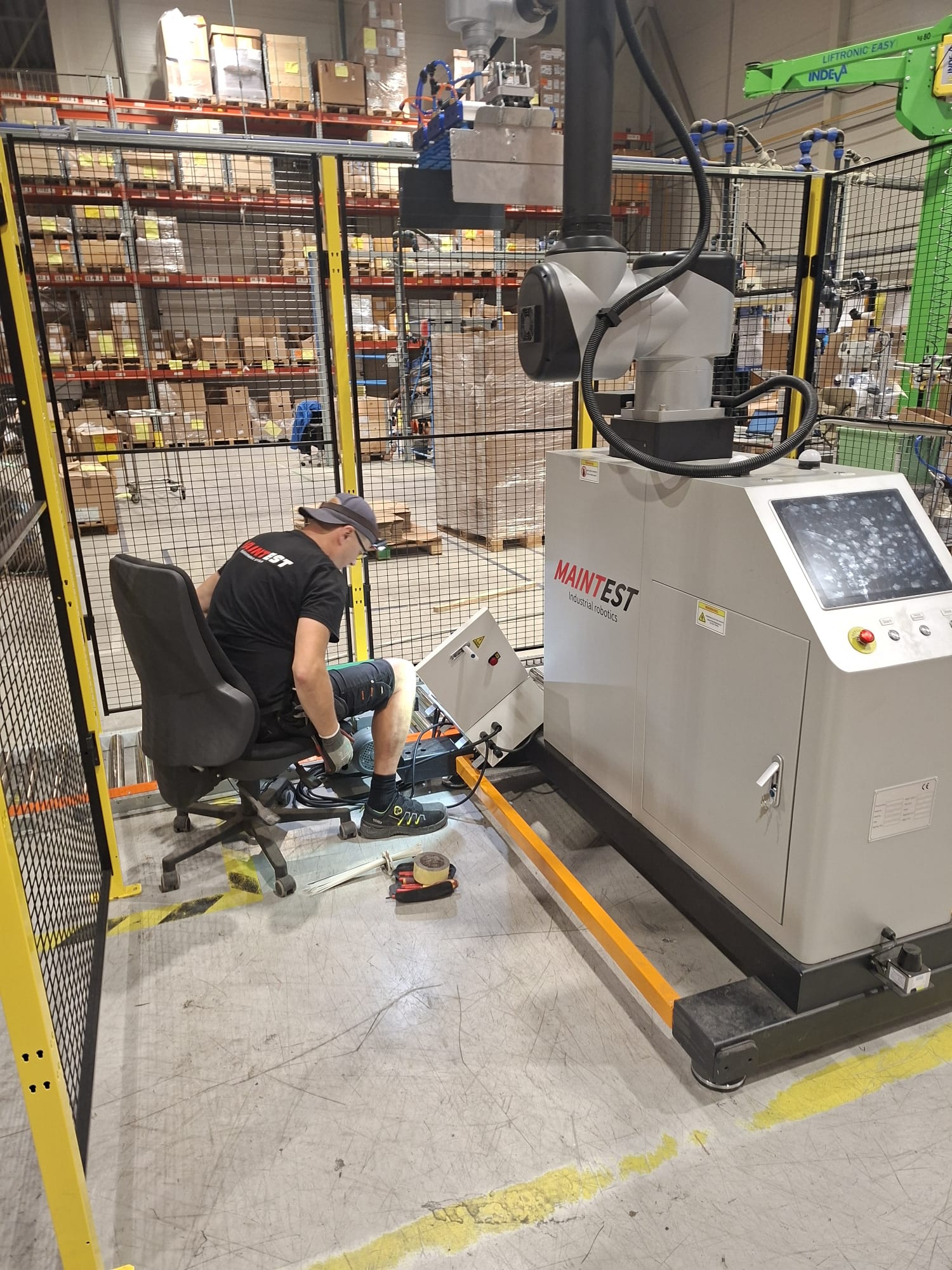 Aluste komplekteerimise koostöörobot metallitööstusettevõttele Tallinnas