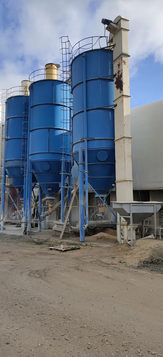 Inspection of silos at an industrial plant