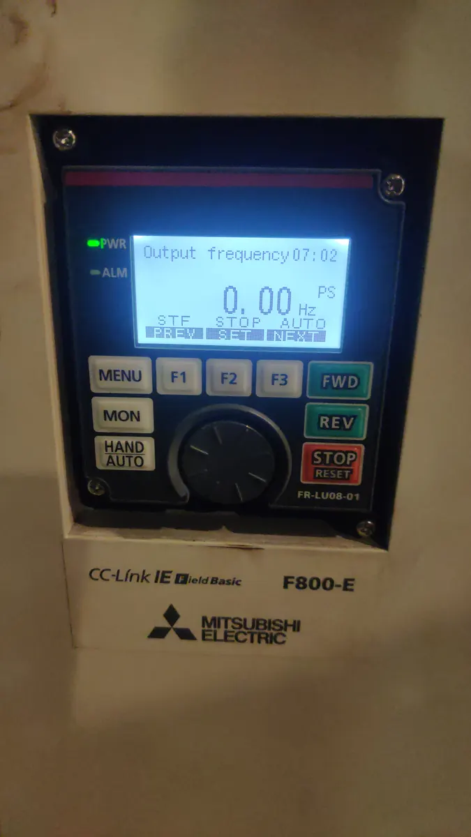 Frequency converter commissioning and parameter check