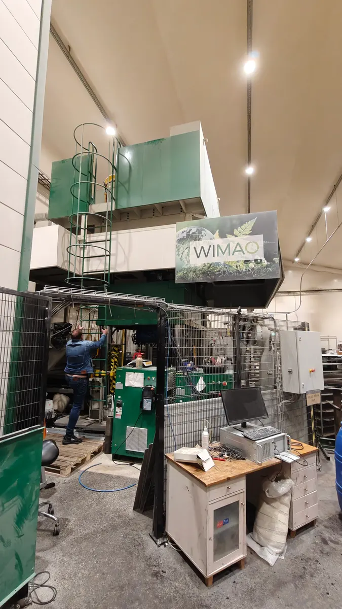 Press machine service in a workshop