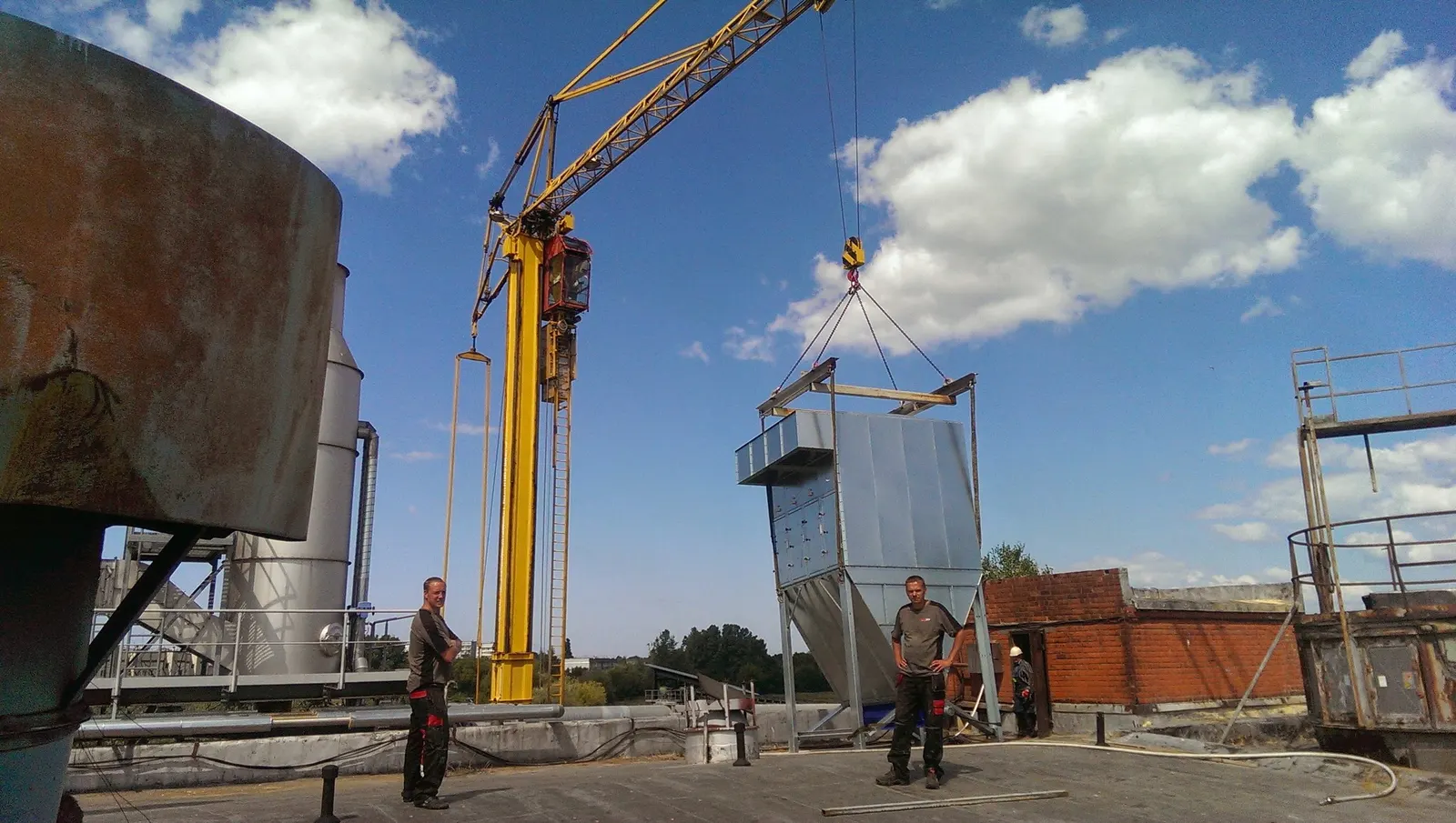 Lifting a filter section into place with a crane, Riga 2014