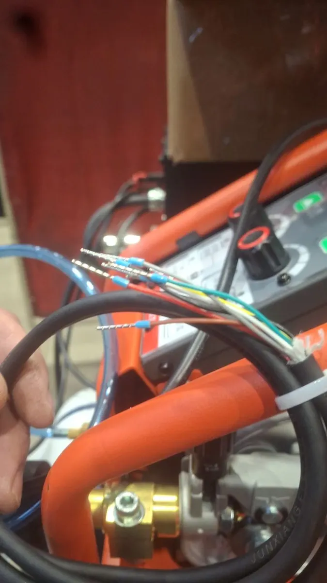 Industrial robot cabling during commissioning